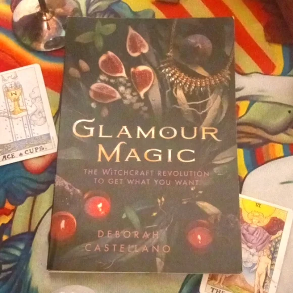 Glamour Magic book - Picture 1 of 2